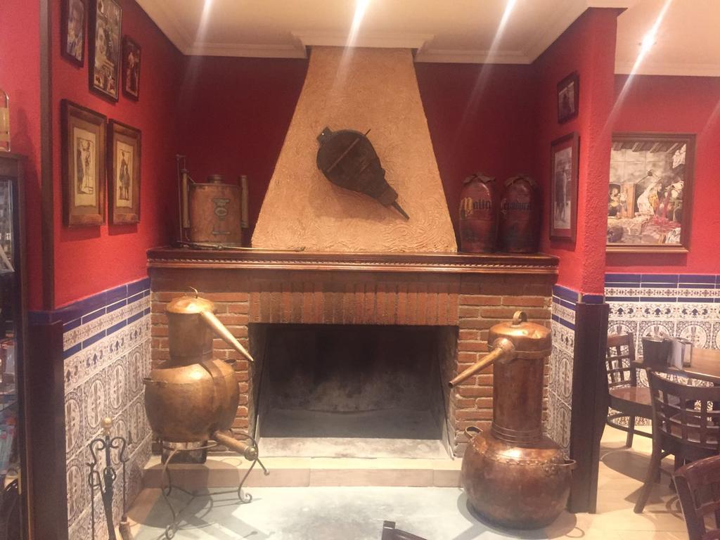 Meson Restaurante La Posada Hostal Calera y Chozas Zewnętrze zdjęcie