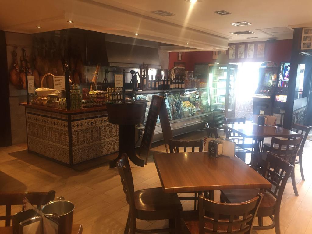 Meson Restaurante La Posada Hostal Calera y Chozas Zewnętrze zdjęcie